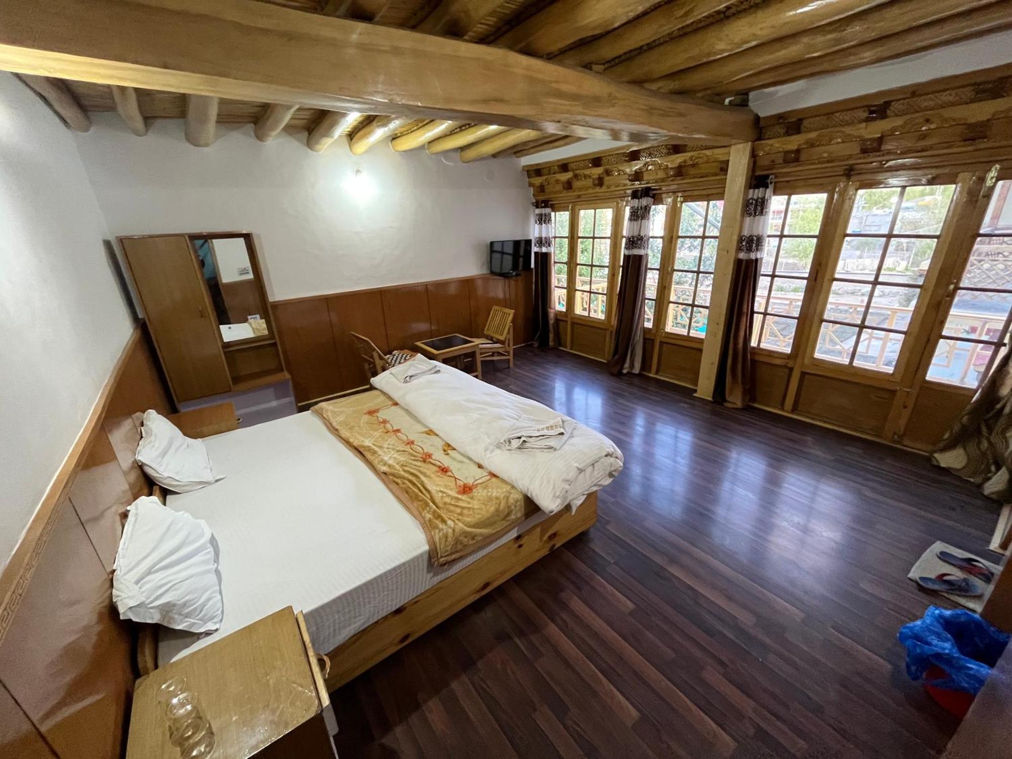 Hotel Chubi Sponbo Léh Exteriér fotografie